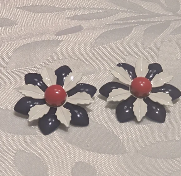 Vintage Enamel Red White Blue Flower Earrings Clip On - Picture 1 of 5